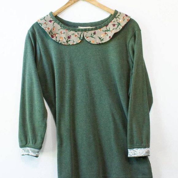 Lunaria Tops - green top with floral print collar